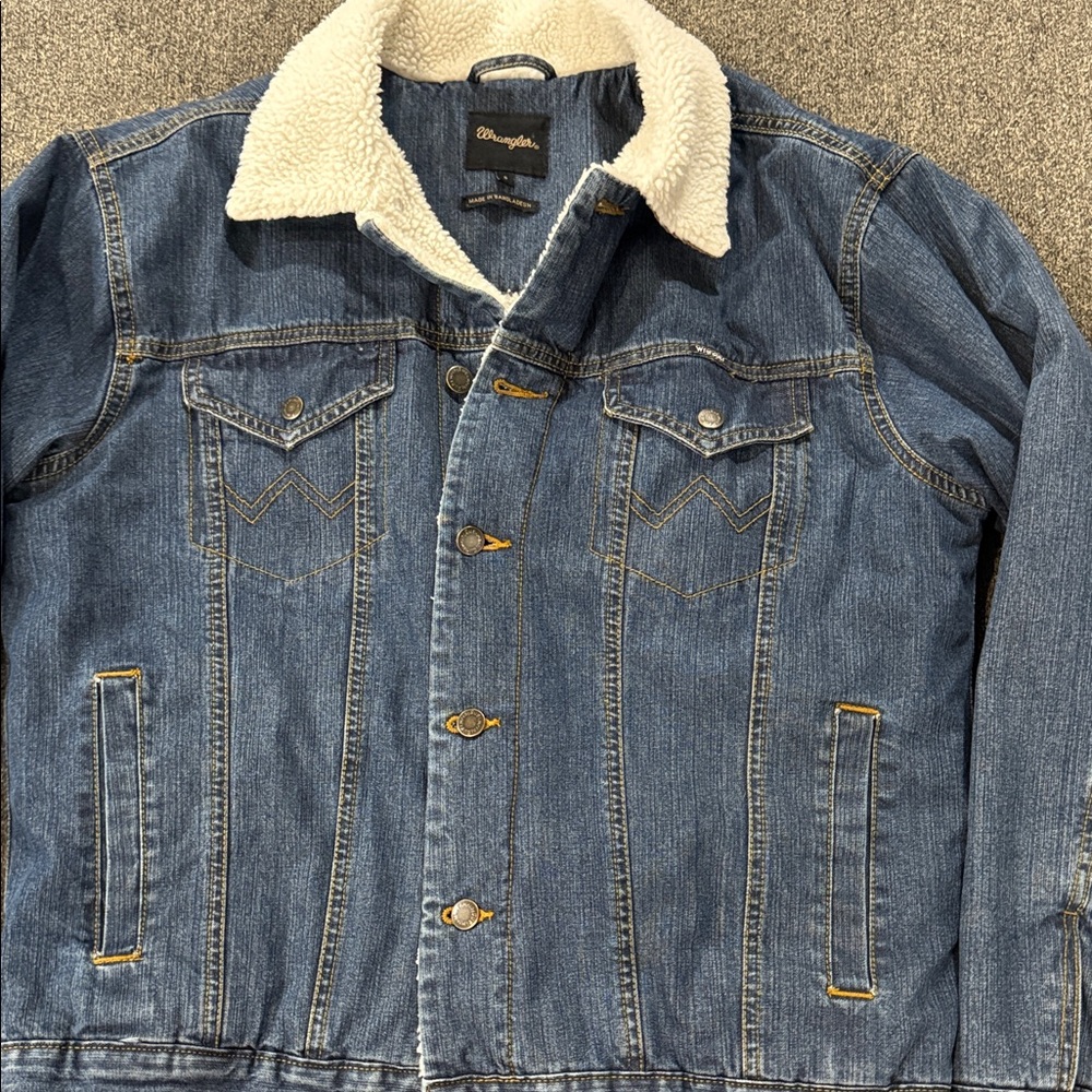 Wrangler Jean jacket men’s size small or women’s l/xl - Picture 2 of 10